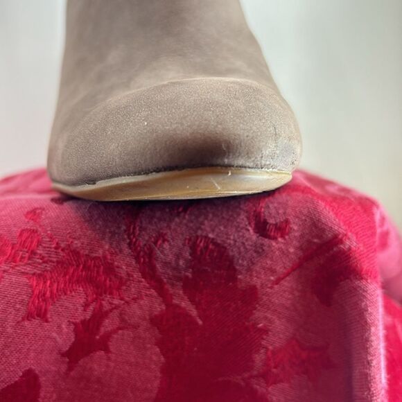Vince Camuto Fateen Ankle Taupe Leather Booties 3 1/2” Heel Size 7 - Picture 13 of 16